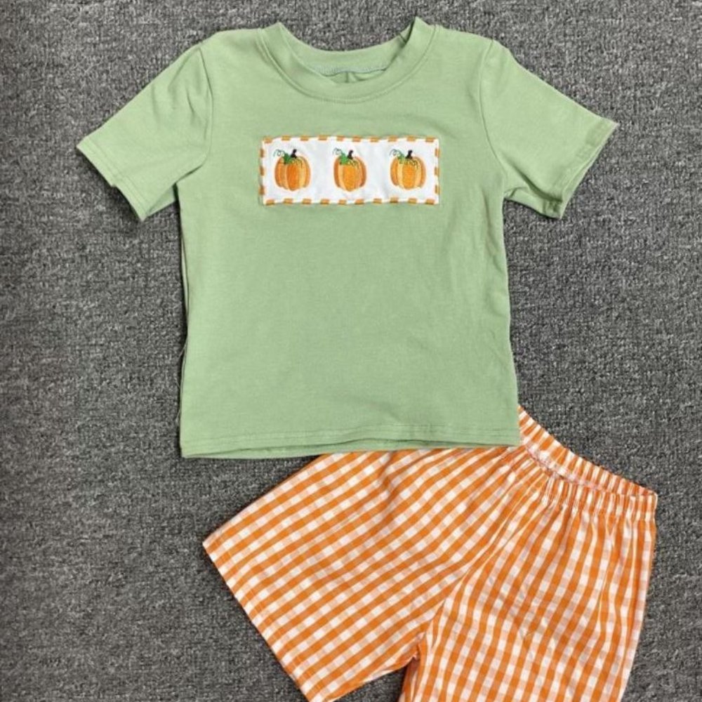 EMBROIDERED PUMPKINS SHORTS OUTFIT